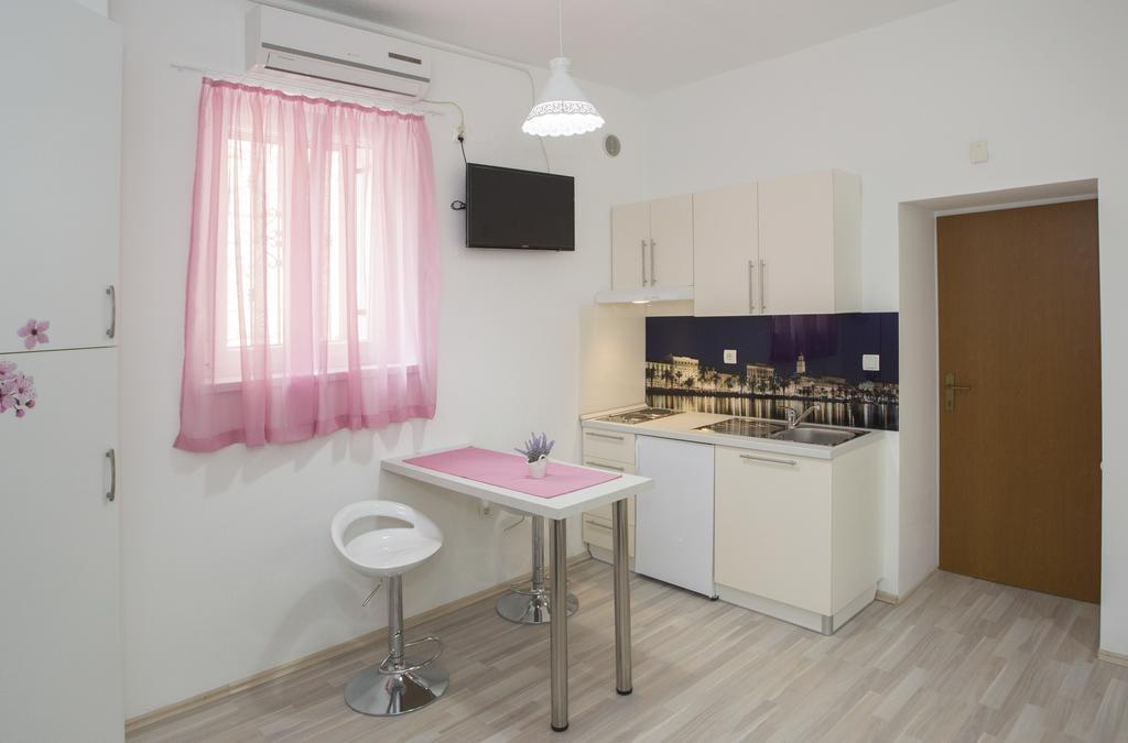 Summer Bay Apartments สปลิท ภายนอก รูปภาพ