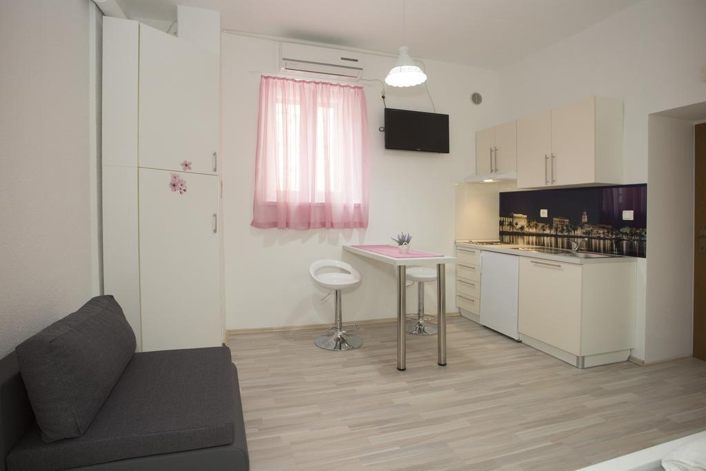 Summer Bay Apartments สปลิท ภายนอก รูปภาพ