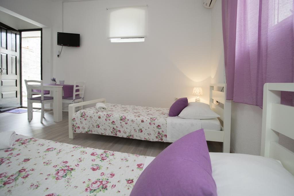 Summer Bay Apartments สปลิท ภายนอก รูปภาพ
